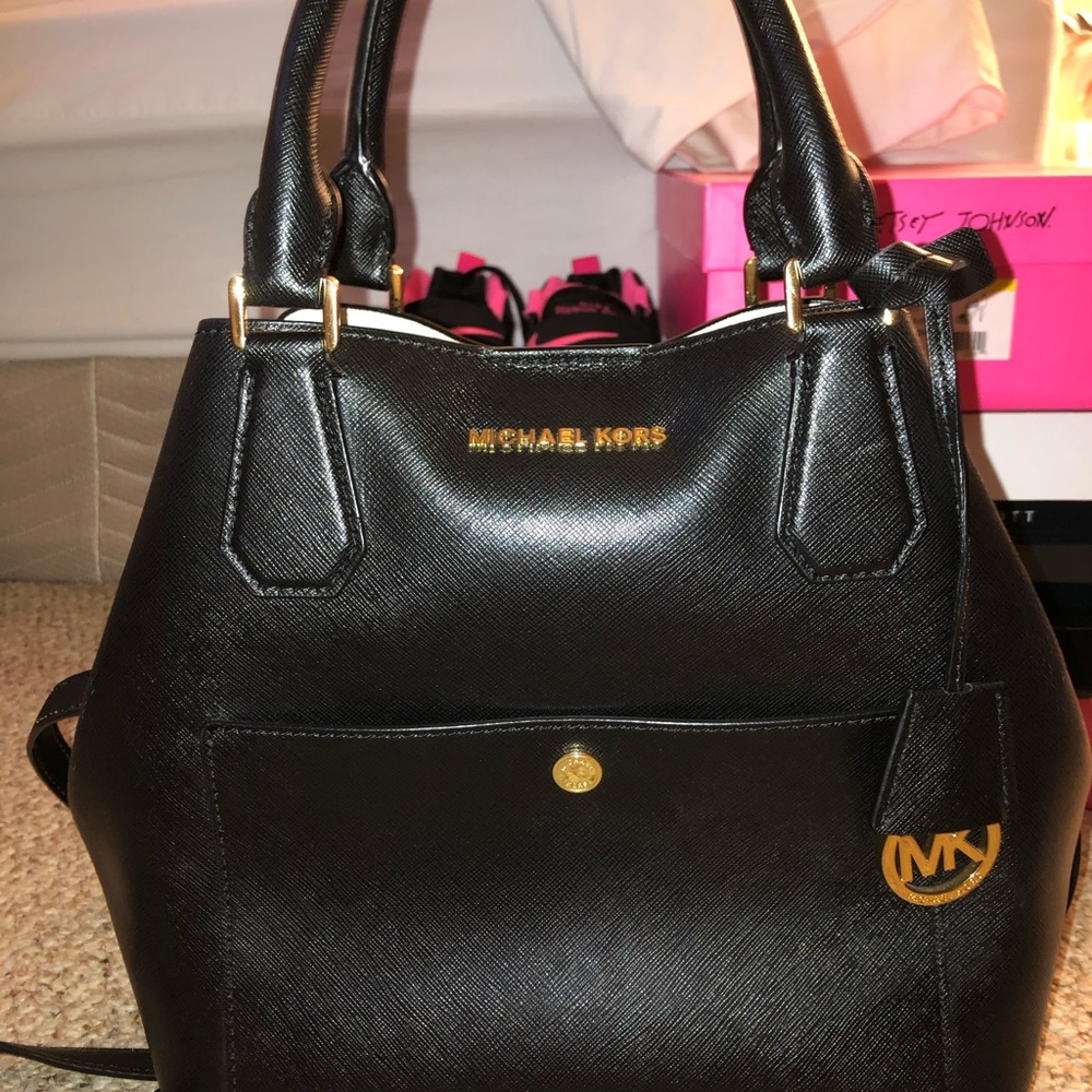 Michael Kors black tote bag cross body strap